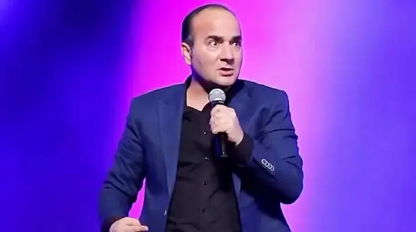 کلیپ طنز خنده دار؛ طنز حسن ریوندی/ همچین میگن کوالا حیوان تنبلیه انگار گوسفند 5 صبح بیدار میشه میره سرکار+فیلم