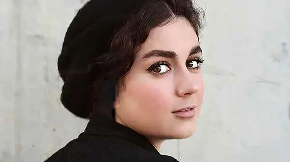 حجاب زیرکانه افسانه پاکرو کنار دریا  ! / خانم بازیگر مدل شد !