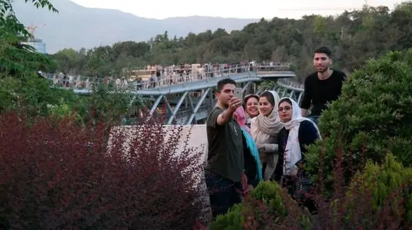 آزادی‌های دختران تهرانی / چرا تهران شبیه لس‌آنجلس شده است؟ + عکس