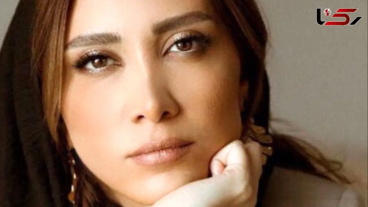 عکس/ نگاهی به نوآوری جالب نیکی مظفری برای پوشیدن یک استایل هنری با رنگ صورتی پاستیلی