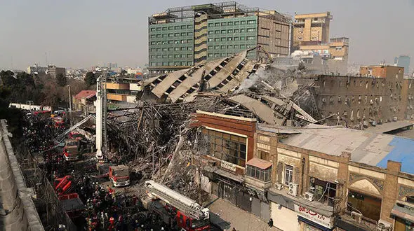 نجات یک خبرنگار ایلنا از زیر آوارهای پلاسکو+عکس