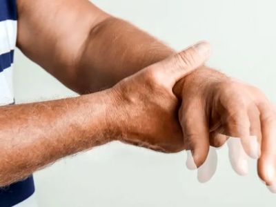پارکینسون و علائم خاموش آن؛ لرزش دست‌ ها تا کاهش حافظه