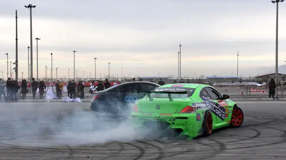  انجام حرکات نمایشی دریفت در نمایشگاه خودروی تهران+ فیلم