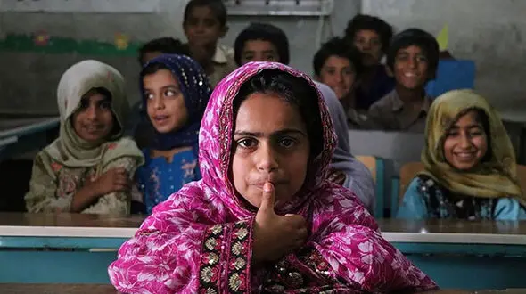 کلاس آنلاین، پرداخت هزینه آفلاین / معلم و دانش آموز با گوشی شخصی در کلاس شرکت می کنند و حمایتی از وزارتخانه نمی بینند / آموزش و پرورش وام کم بهره بدهد