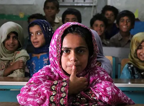 کلاس آنلاین، پرداخت هزینه آفلاین / معلم و دانش آموز با گوشی شخصی در کلاس شرکت می کنند و حمایتی از وزارتخانه نمی بینند / آموزش و پرورش وام کم بهره بدهد