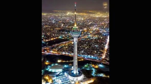 زیبایی برج میلاد در تاریکی شب های تهران + عکس