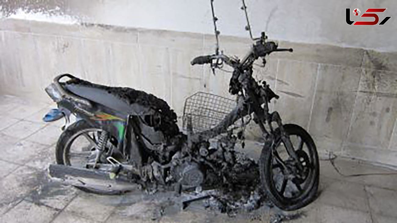  آتش سوزی خودرو و موتورسیکلت در شیراز / مهار 2 آتش سوزی دیگر