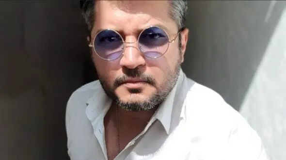  عکسی از استایل جذاب پندار اکبری/ژستی خفن و‌جدی
