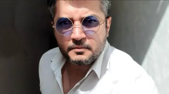  عکسی از استایل جذاب پندار اکبری/ژستی خفن و‌جدی