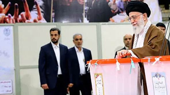 گزارش تصویری از شرکت رهبر انقلاب در انتخابات ریاست جمهوری و شورای شهر