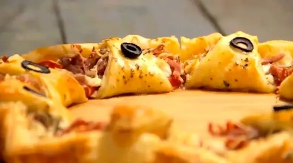 پیتزا رولی با عطر پونه کوهی