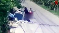 فیلم لحظه پرتاب کردن یک نوزاد داخل سطل زباله توسط مادر سنگدل