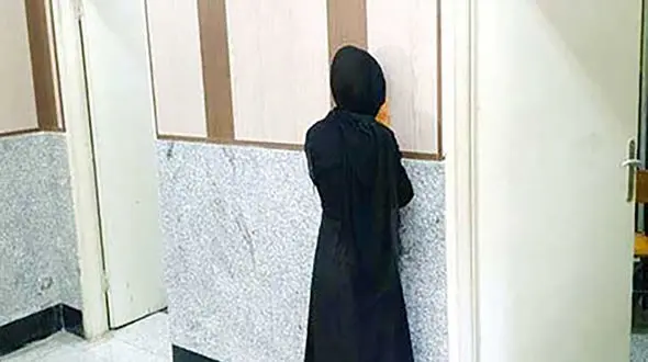 مینا دختر جوان در پارک کنار خانه اسیر جوان شیطان صفت شد