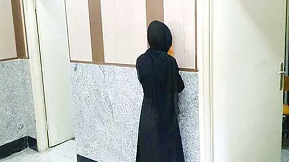 پوشش نامتعارف و خنده های شیطانی ستاره دلم را لرزاند / پلیس دختر مست را با دو پسر دستگیر کرد