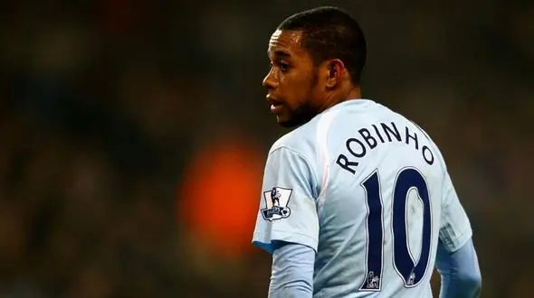 روبینیو پشت میله‌ها مربی تیم تجاوزگران شد