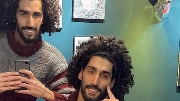 نگاهی به چیدمان منزل مصطفی و مجتبی بلال حبشی(رحمان و رحیم سریال پایتخت)/ مبلمان طلایی رنگ تابلو و‌ان یکاد، شیک و مجلل