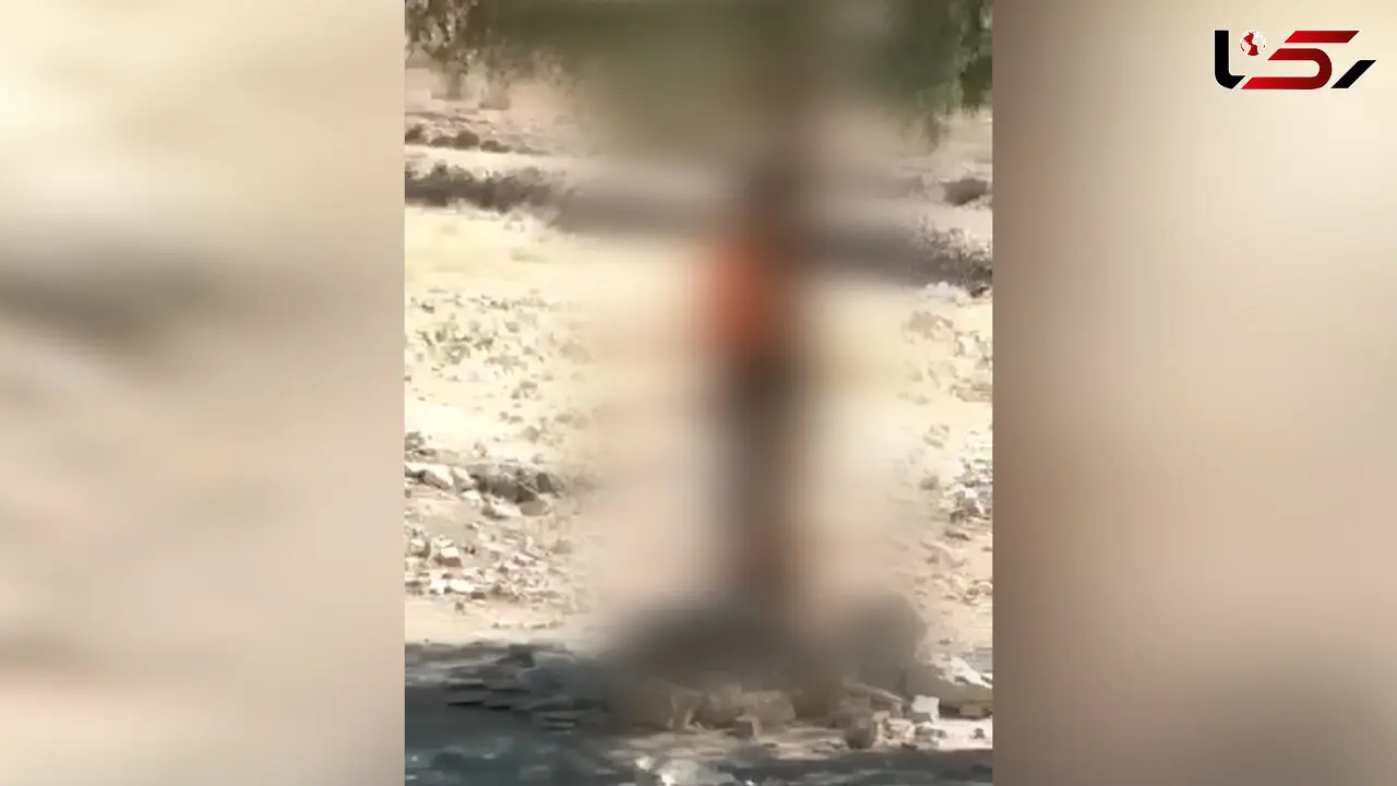 فیلم وحشتناک از خودکشی پسر جوان ! / آویزان از طناب دار !