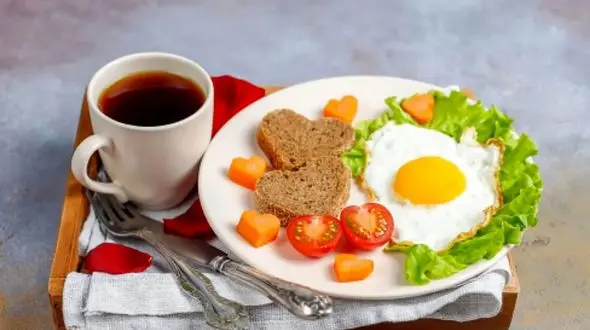 صبحانه دیر یا زود؟ بررسی ارتباط زمان صبحانه و طول عمر