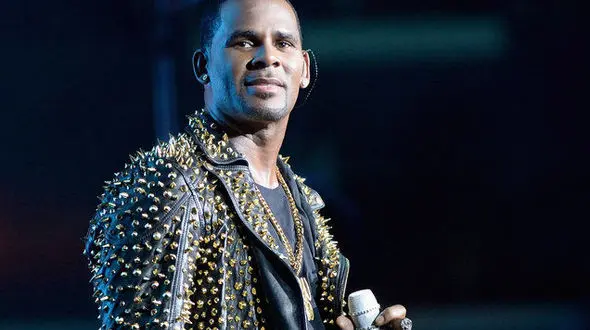 خواننده معروف متهم به آزار جنسی دختر 20 ساله شد +عکس 