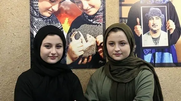 رونمایی سارا و نیکا از مادرشان