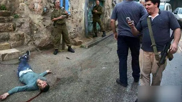 عکس دردناک از کفتارها بالای سر جنازه پسر نوجوان! + تصویر
