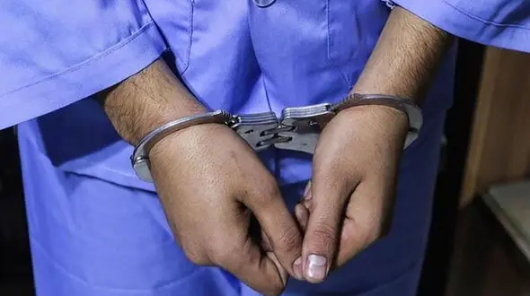 مرد شیاد با رمالی و دعا نویسی میلیاردی به جیب زد / در زاهدان فاش شد