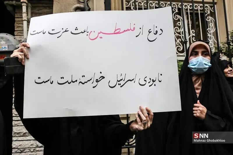 تجمع معترضان در مقابل سفارت مجارستان در تهران 