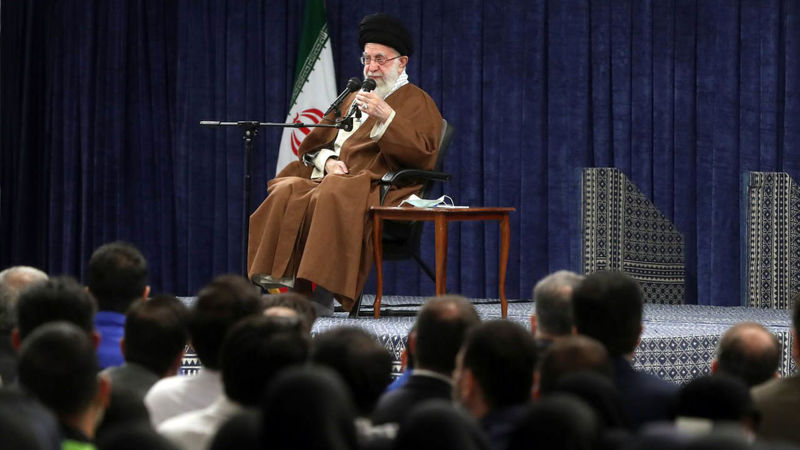 رهبر انقلاب اسلامی در دیدار بیش از هزار نفر از کارگران 