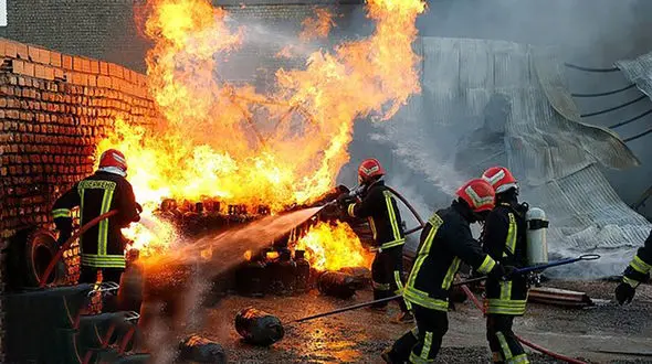 زنده زنده سوختن 7 مرد در انفجار دیگ مواد مذاب 