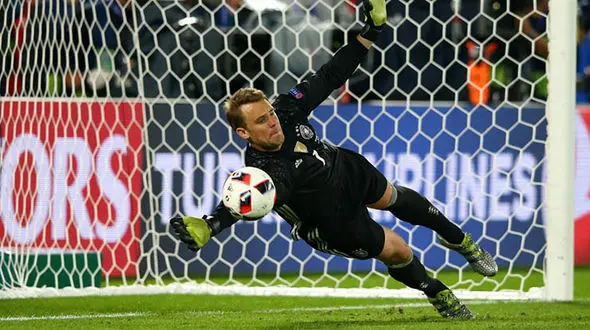 شکستن پای نویر در بازی برابر رئال 