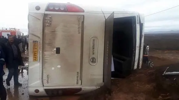  واژگونی هولناک اتوبوس در غرب سبزوار + وضعیت مصدومان