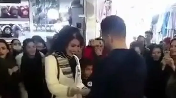 3 ثانیه از یک خواستگاری که جنجالی شد / دختر اراکی کاش ذوق نمی کرد + عکس و فیلم