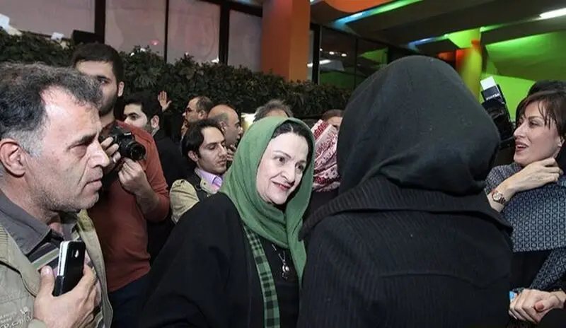 گلاب آدینه