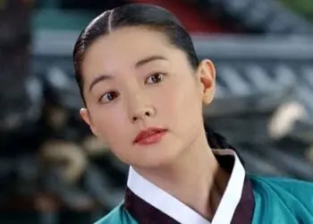 بازیگر نقش یانگوم در ۵۴ سالگی همچنان زیبا و خوش پوش است! / یانگوم جواهری در قصر را بعد از 13 سال ببینید!