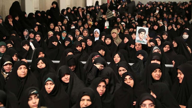 رهبر معظم انقلاب اسلامی حضرت آیت الله خامنه ای امروز( دوشنبه ) 17 اردیبهشت 1403 در دیدار مسئولان و کارگزاران حج و جمعی از زائران بیت الله الحرام