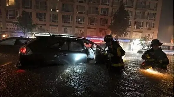 فیلم باورنکردنی از سیل ویرانگر نیویورک / اینجا ایران نیست آمریکاست