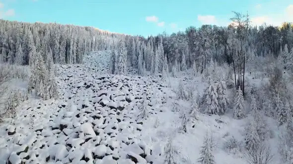 نماهنگ زمستون با صدای ماکان بند و تصاویر زمستانی + فیلم 