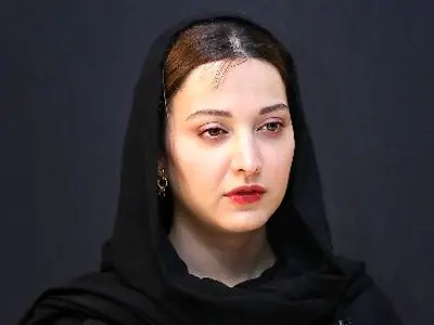 فیلم / روشنک گرامی در روز مادر: مامان من بدترین مادر دنیاست ...وقتی سرطان داشتم درد میکشیدم انگار نه انگار مادره .. نه غذایی نه دارویی .... خیلی نامهربان و ....