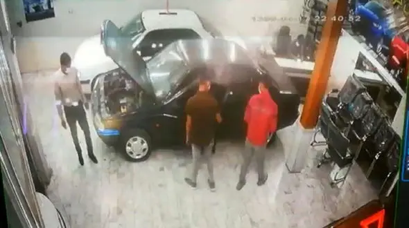 حمله سامورایی های شمشیر زن به مرد مشهدی + فیلم