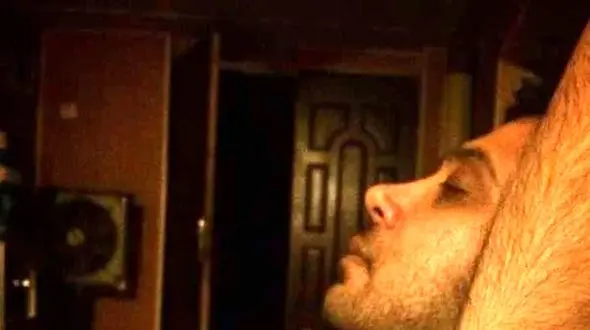 دانلود آهنگ محسن چاوشی لبای سرخ تو  / لبای سرخ تو هر میوه سرخی بود + متن کامل