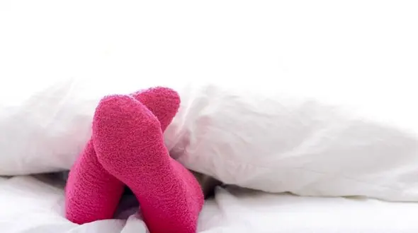 بیماری هایی که عامل سردی پاها هستند