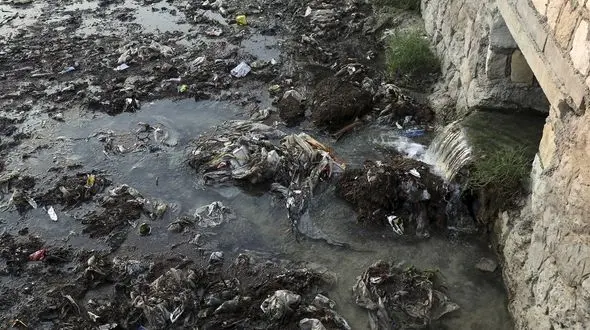 آلودگی خلیج فارس به 40 برابر استاندارد رسیده است / ایجاد کویرهای دریایی در تنگه هرمز 