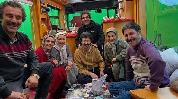فیلم/ آغاز فصل جدید سریال «پایتخت» در مازندران/ خانواده نقی معمولی جنگ 12 روزه را به تصویر می کشند .../ از پهپاد تا ....