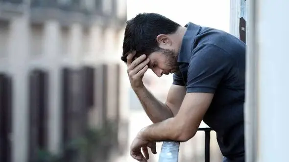 در سن کم سیگار کشیدم تا پدر و مادرم به من توجه کنند / بررسی علل کمبود محبت 