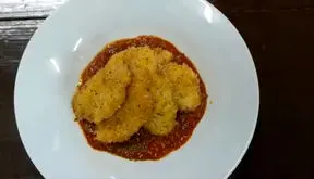 غذای خیابانی ژاپن؛ تجربه‌ای جذاب با سوسمار ماهی در اوکیناوا + فیلم