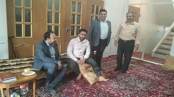 حمله خونین گاو خشمگین در شهرضا ! + عکس مرد زخمی