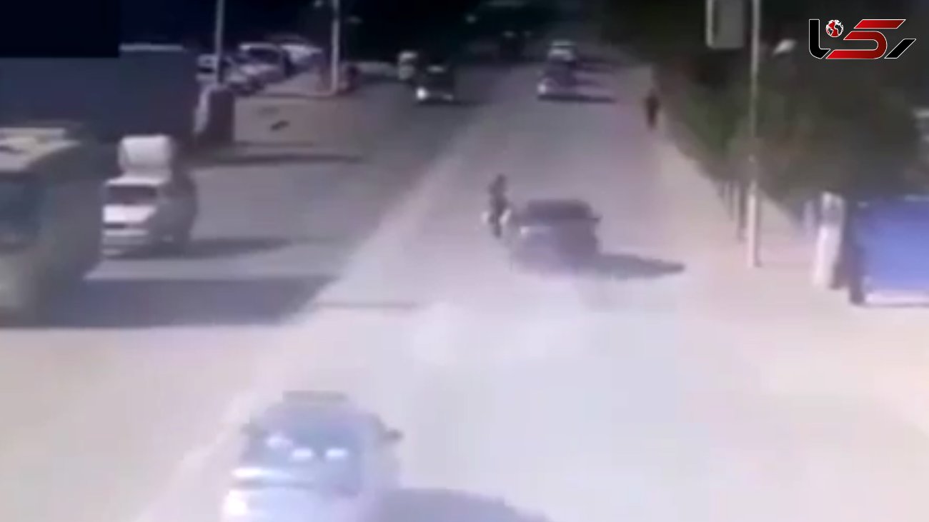 تصادف مرگبار خودرو با کودکی که مادرش یک لحظه غفلت کرد + فیلم