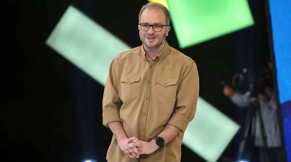 جریان تندرو و انحرافی، حتی دفتر رهبرانقلاب و مقامات نظامی را زیر سؤال می‌برد