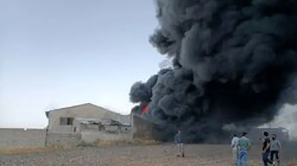  اولین فیلم از آتش سوزی کارخانه سبدسازی مشگین شهر / تلاش برای مهار آتش ادامه دارد