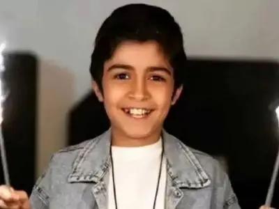 فیلم آواز شاد / حرکت متحیر کننده رایان سرلک به مناسبت .... /  کنار مامانش فقط بوسه آخرش